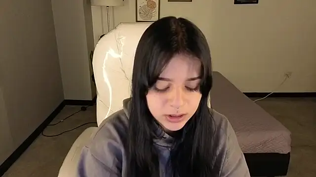 Nicole Foxx  online show from 10.06.25