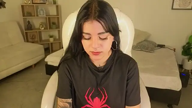 Nicole Foxx  online show from 10.28.25