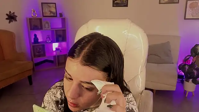 Nicole Foxx  online show from 11.15.25