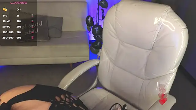 Nicole Foxx  online show from 03.03.26