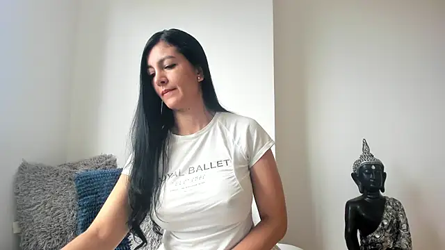 sofhia daniels online show from 09.10.25