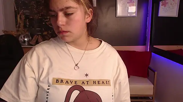 Snapshot of Kitten_Cam chatting on 09.21.25 Kitten Cam online show from 09.21.25