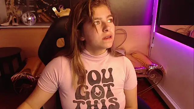 Snapshot of Kitten_Cam chatting on 09.24.25 Kitten Cam online show from 09.24.25