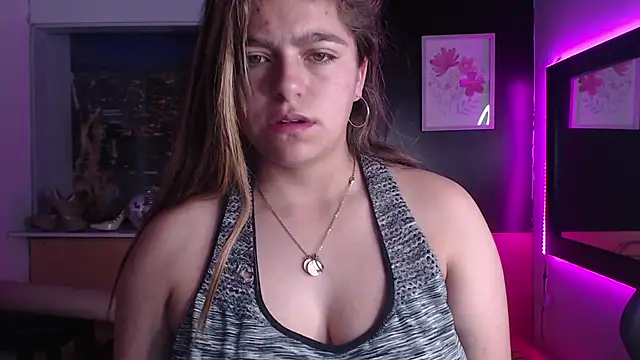 Snapshot of Kitten_Cam chatting on 10.04.25 Kitten Cam online show from 10.04.25