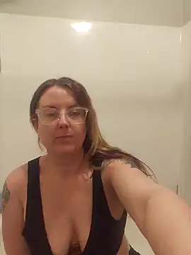 Snapshot of TattedMamaXOXO chatting on 02.01.25 TattedMamaXOXO online show from 02.01.25