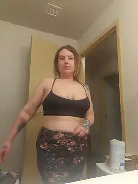 Snapshot of TattedMamaXOXO chatting on 02.03.25 TattedMamaXOXO online show from 02.03.25