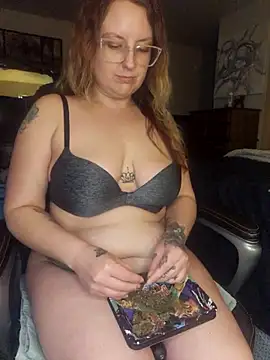 Snapshot of TattedMamaXOXO chatting on 02.24.25 TattedMamaXOXO online show from 02.24.25