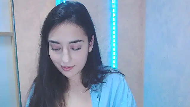 Lovelllyy online show from 03.08.25