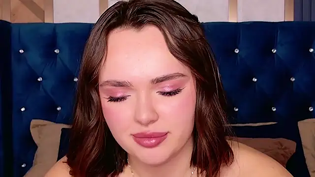 LauraBrigs online show from 02.08.25