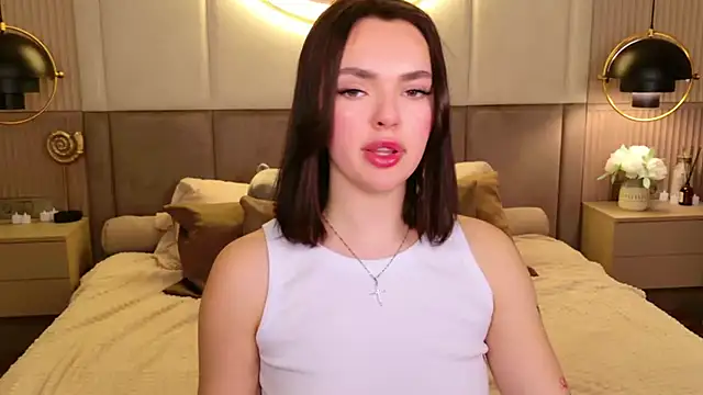 LauraBrigs online show from 03.10.25