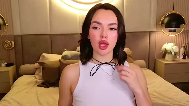 LauraBrigs online show from 03.10.25