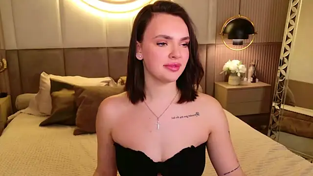 LauraBrigs online show from 03.11.25