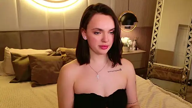 LauraBrigs online show from 03.11.25