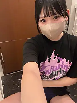 Snapshot of shina_mo_n_ch chatting on 12.04.25 shina mo n ch online show from 12.04.25