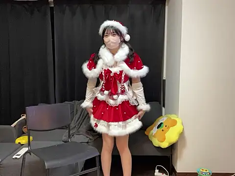 Snapshot of shina_mo_n_ch chatting on 12.19.25 shina mo n ch online show from 12.19.25