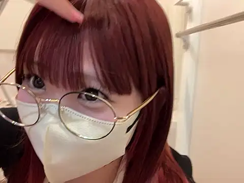 Snapshot of shina_mo_n_ch chatting on 04.27.26 shina mo n ch online show from 04.27.26