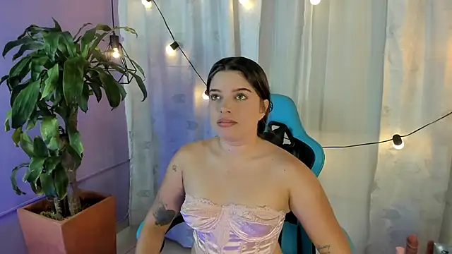 Snapshot of Lia_little18 chatting on 06.12.26 Lia little18 online show from 06.12.26
