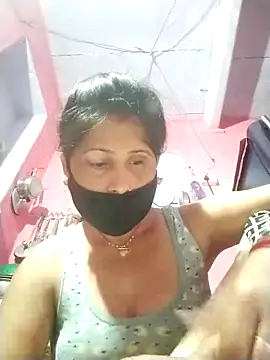 Snapshot of Bhavya_Bhan chatting on 10.04.25 Bhavya Bhan online show from 10.04.25