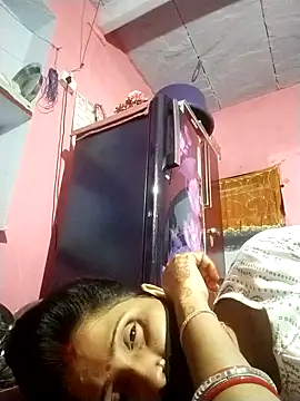 Snapshot of Bhavya_Bhan chatting on 10.12.25 Bhavya Bhan online show from 10.12.25