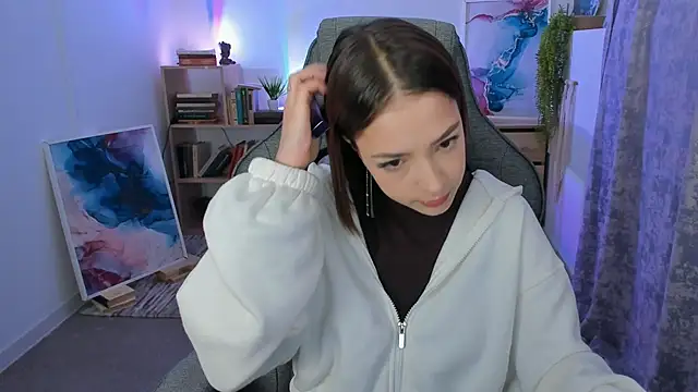 PamBeesly online show from 10.03.25