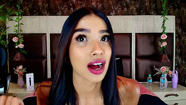 Bella Smiith  online show from 09.24.25