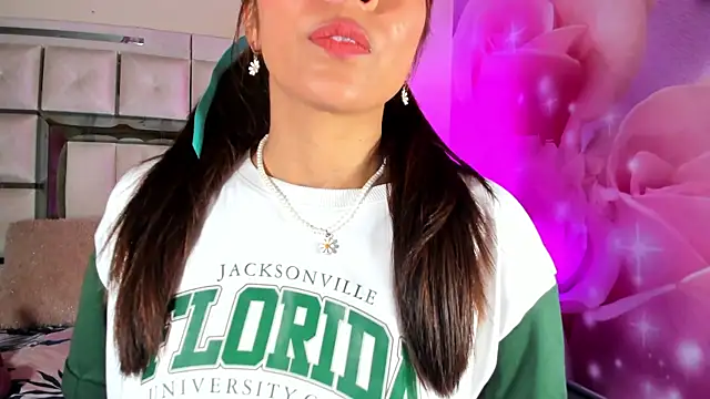 emili clark online show from 10.17.25