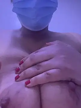 Snapshot of Lola-Sexxx chatting on 02.01.25 Lola-Sexxx online show from 02.01.25