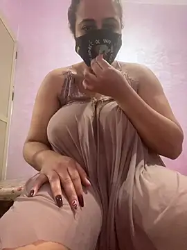 Snapshot of Lola-Sexxx chatting on 02.04.25 Lola-Sexxx online show from 02.04.25