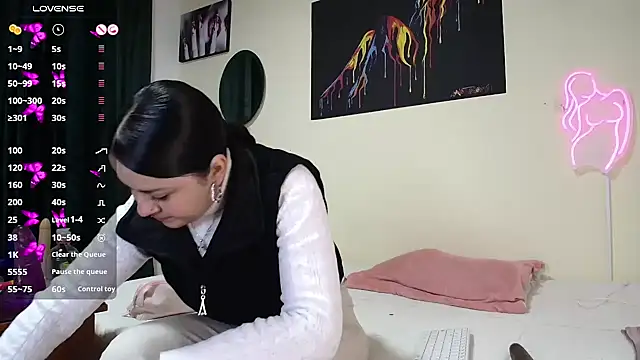 Emmie Hot online show from 02.04.25