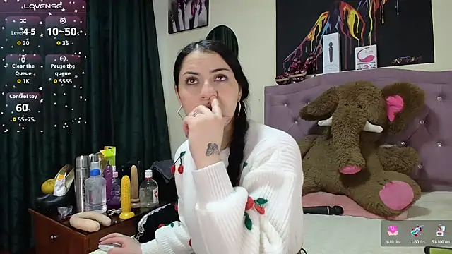 Snapshot of Emmie_Hot chatting on 09.18.25 Emmie Hot online show from 09.18.25