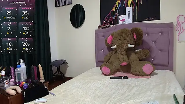 Snapshot of Emmie_Hot chatting on 09.26.25 Emmie Hot online show from 09.26.25