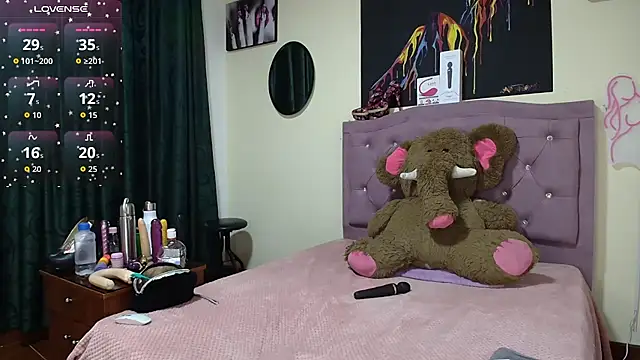 Snapshot of Emmie_Hot chatting on 09.30.25 Emmie Hot online show from 09.30.25