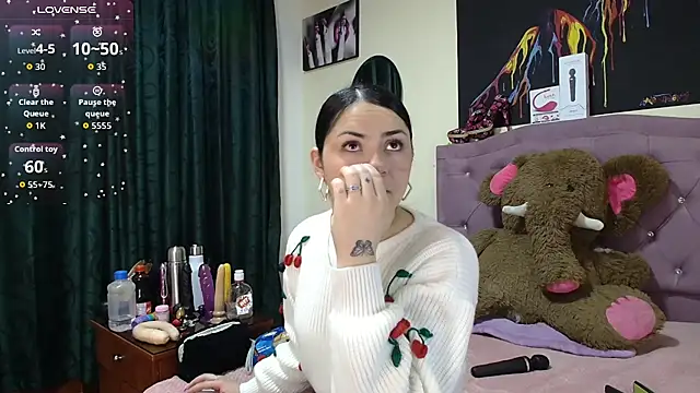 Snapshot of Emmie_Hot chatting on 10.01.25 Emmie Hot online show from 10.01.25