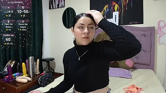 Snapshot of Emmie_Hot chatting on 10.14.25 Emmie Hot online show from 10.14.25