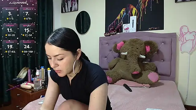 Snapshot of Emmie_Hot chatting on 11.01.25 Emmie Hot online show from 11.01.25