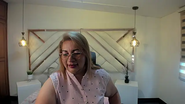 maylinlee online show from 02.18.25