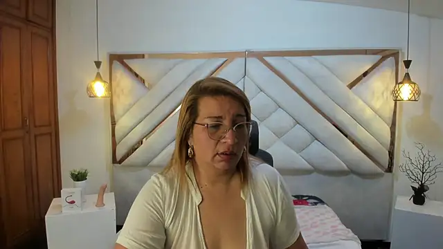 maylinlee online show from 03.22.25