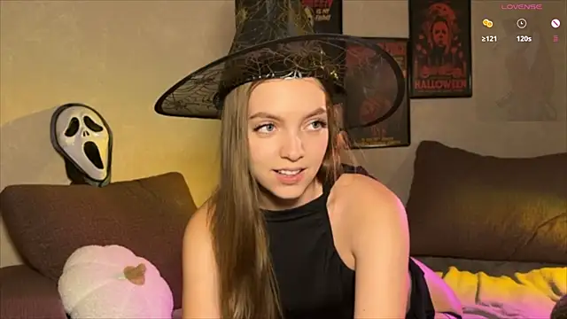 Snapshot of annylovely chatting on 10.24.25 annylovely online show from 10.24.25