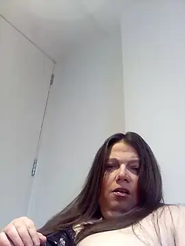 Snapshot of HotHornyEmmaX chatting on 01.26.25 HotHornyEmmaX online show from 01.26.25