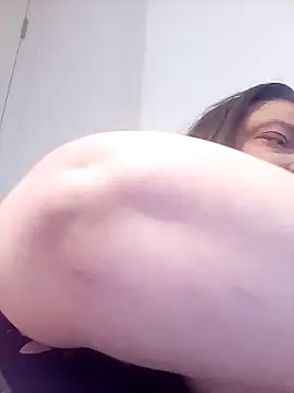 Snapshot of HotHornyEmmaX chatting on 02.10.25 HotHornyEmmaX online show from 02.10.25