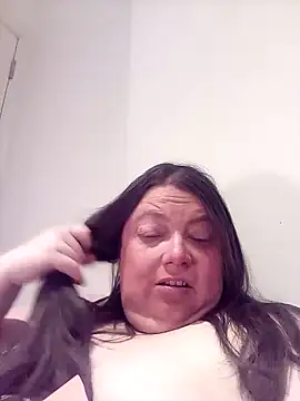 Snapshot of HotHornyEmmaX chatting on 02.11.25 HotHornyEmmaX online show from 02.11.25