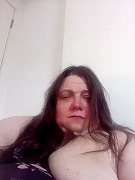 Snapshot of HotHornyEmmaX chatting on 02.13.25 HotHornyEmmaX online show from 02.13.25