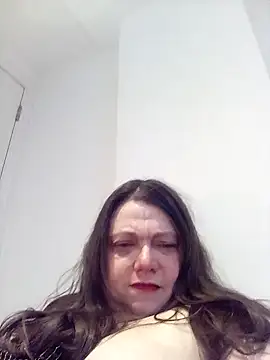 Snapshot of HotHornyEmmaX chatting on 02.14.25 HotHornyEmmaX online show from 02.14.25