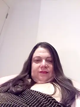 Snapshot of HotHornyEmmaX chatting on 02.14.25 HotHornyEmmaX online show from 02.14.25