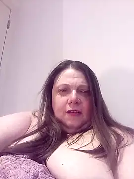 Snapshot of HotHornyEmmaX chatting on 02.18.25 HotHornyEmmaX online show from 02.18.25