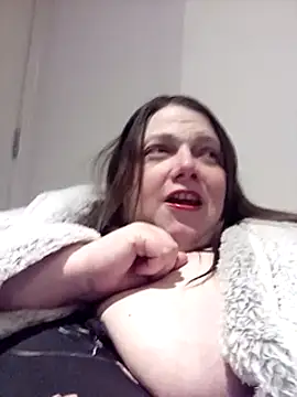 Snapshot of HotHornyEmmaX chatting on 03.18.25 HotHornyEmmaX online show from 03.18.25