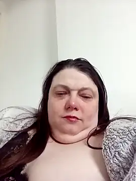 Snapshot of HotHornyEmmaX chatting on 03.22.25 HotHornyEmmaX online show from 03.22.25