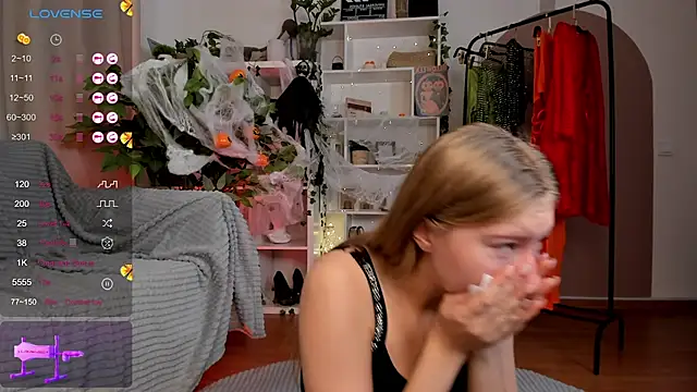 Snapshot of Rachel_Rut chatting on 10.21.25 Rachel Rut online show from 10.21.25