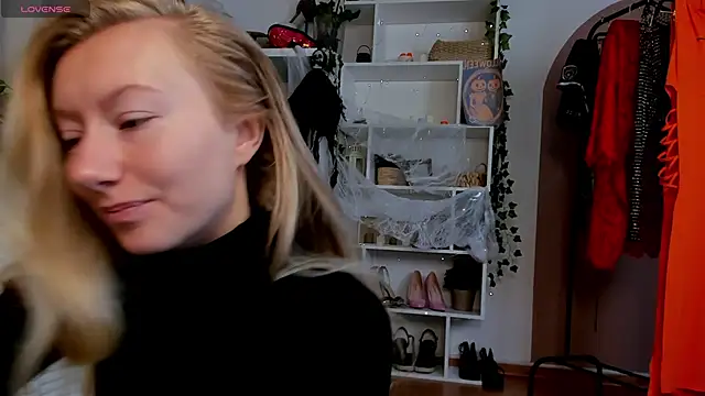 Snapshot of Rachel_Rut chatting on 10.25.25 Rachel Rut online show from 10.25.25