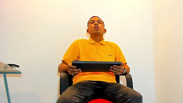 Snapshot of carlos_alber12 chatting on 02.04.25 carlos alber12 online show from 02.04.25